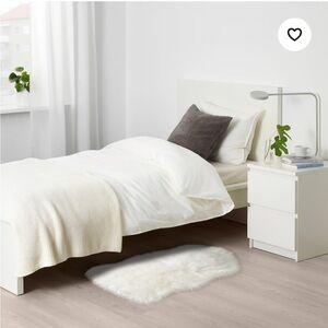 White Rug 1 ' 10 "x2 ' 9 "